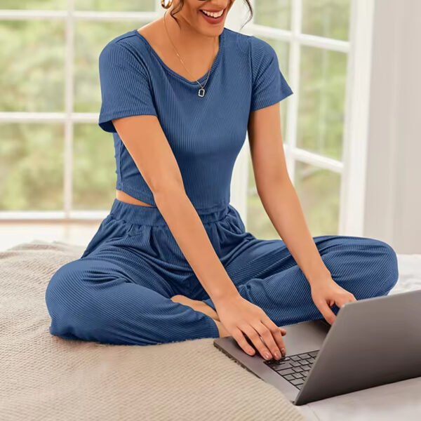 Hot Sale Fashion Ladies Knitted Solid Color Loose Comfortable Suit - Image 3