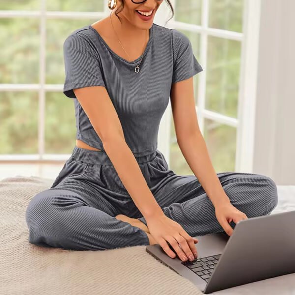 Hot Sale Fashion Ladies Knitted Solid Color Loose Comfortable Suit